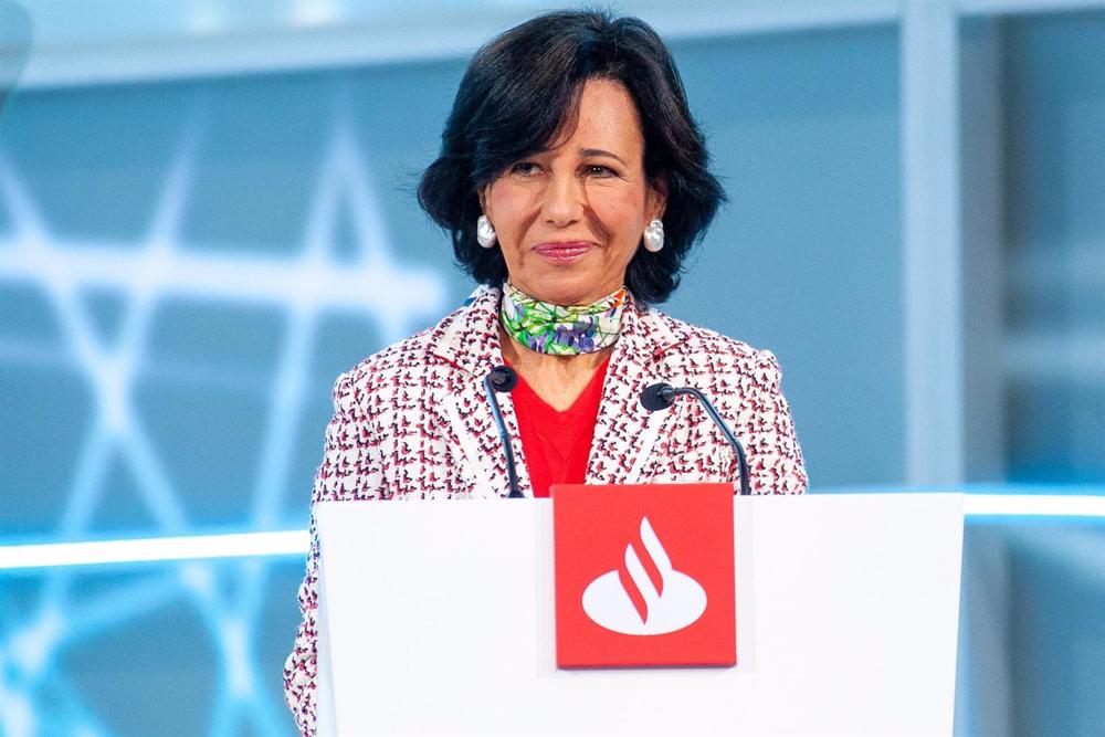 Archivo - La presidenta de Banco Santander, Ana Botín, en la junta general ordinaria de accionistas 2022. Archivo