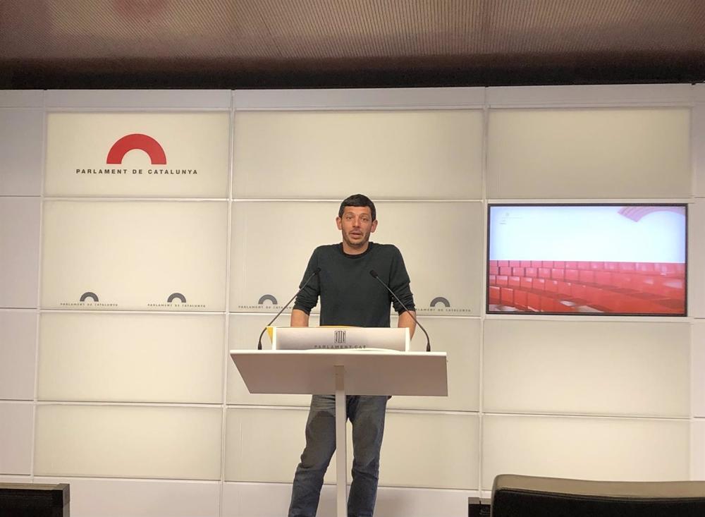 El diputado de la CUP en el Parlament Xavier Pellicer en rueda de prensa este martes en el Parlament. El