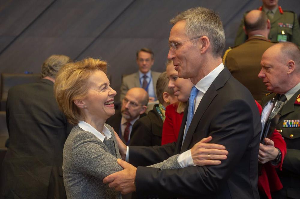 Arquivo - Presidente da Comissão Europeia Ursula von der Leyen e Secretário-Geral da NATO Jens Stoltenberg. Arquivo