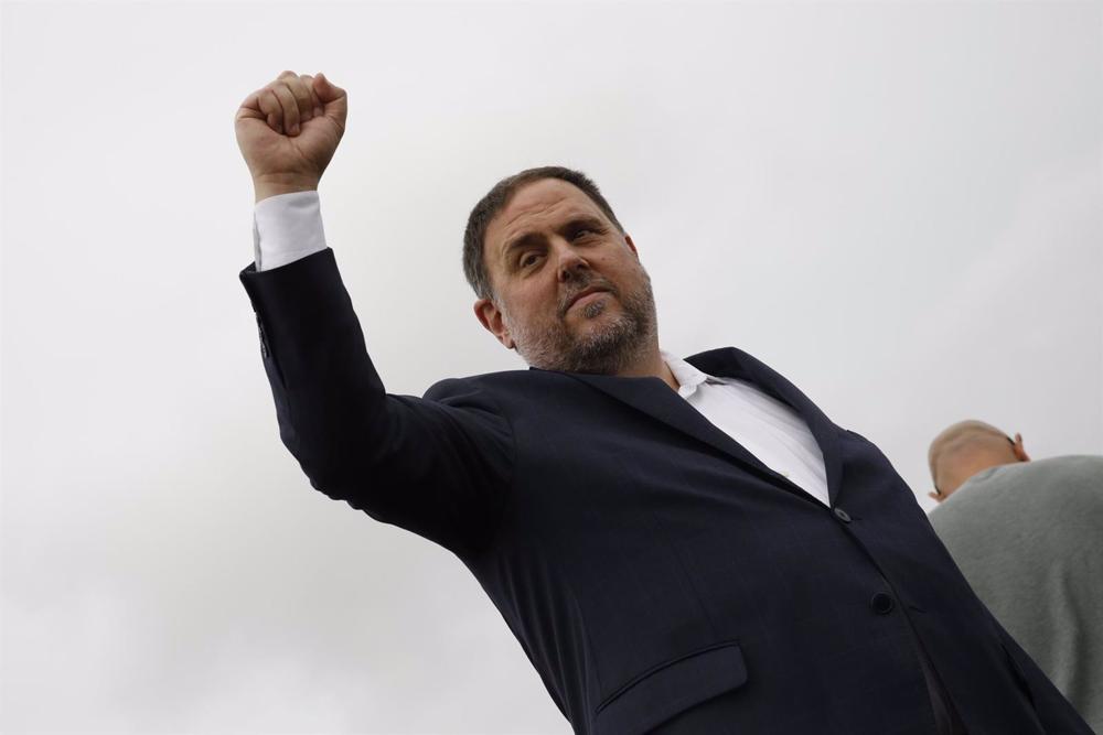 Archivo - El exvicepresidente de la Generalitat y líder de ERC, Oriol Junqueras, interviene tras salir de la prisión de LLedoners, un día después de ser indultado por el Gobierno. Foto de archivo. Archivo