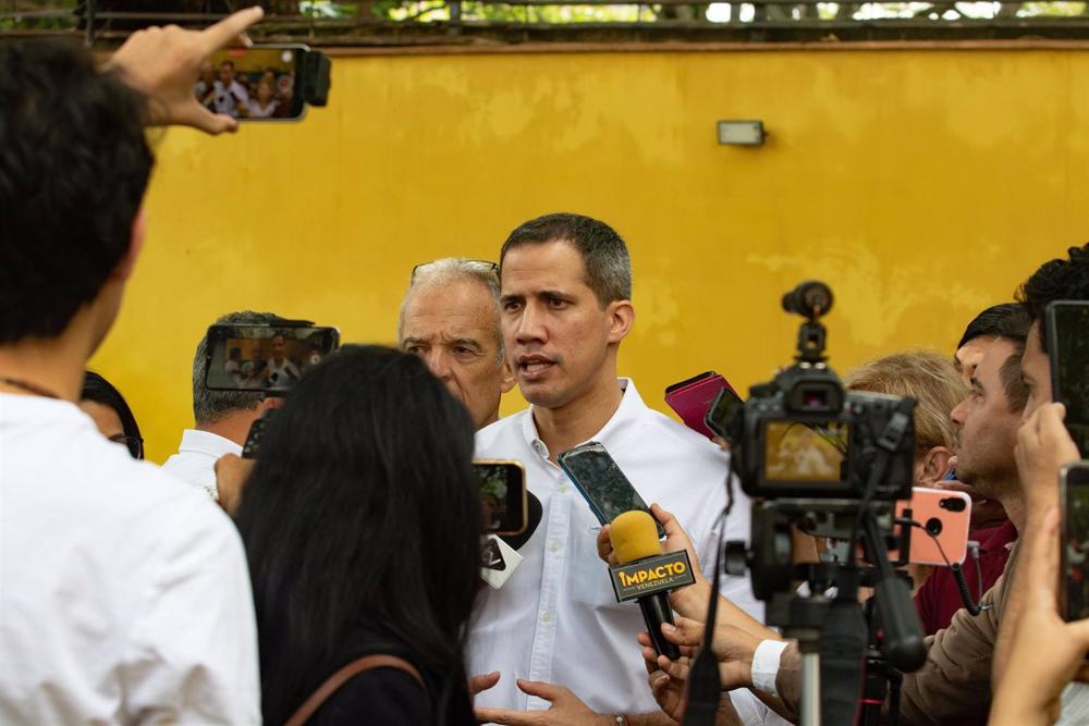 Datei - Juan Guaido tritt im September 2022 in der venezolanischen Stadt Valencia, Carabobo, vor die Medien. Datei