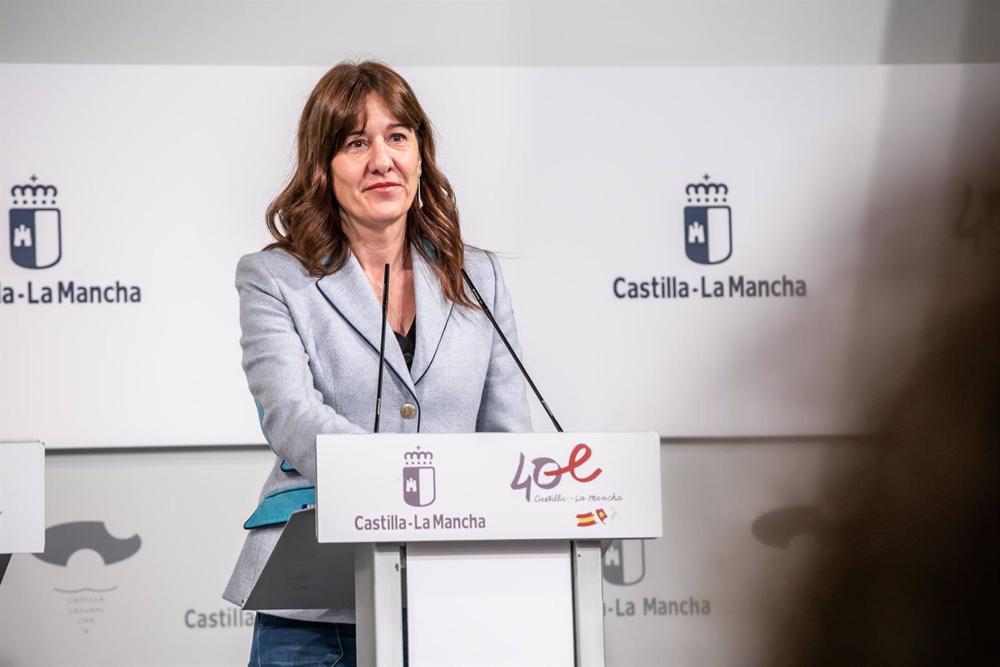 La consejera de Igualdad y portavoz, Blanca Fernández, ycomparecen en rueda de prensa en el Palacio de Fuensalida. La