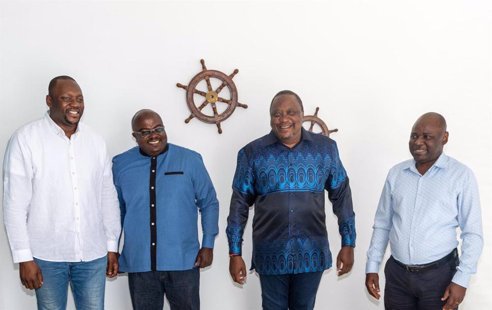 Ex-presidente queniano Uhuru Kenyatta e líderes seniores M23 Ex-presidente