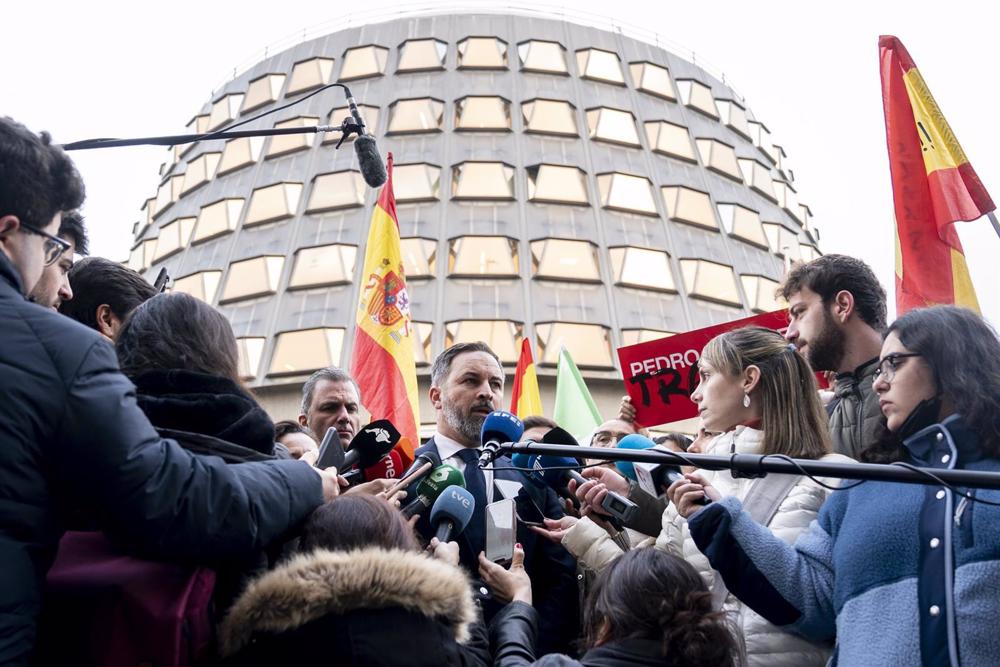 El presidente de Vox, Santiago Abascal, a las puertas del Tribunal Constitucional El