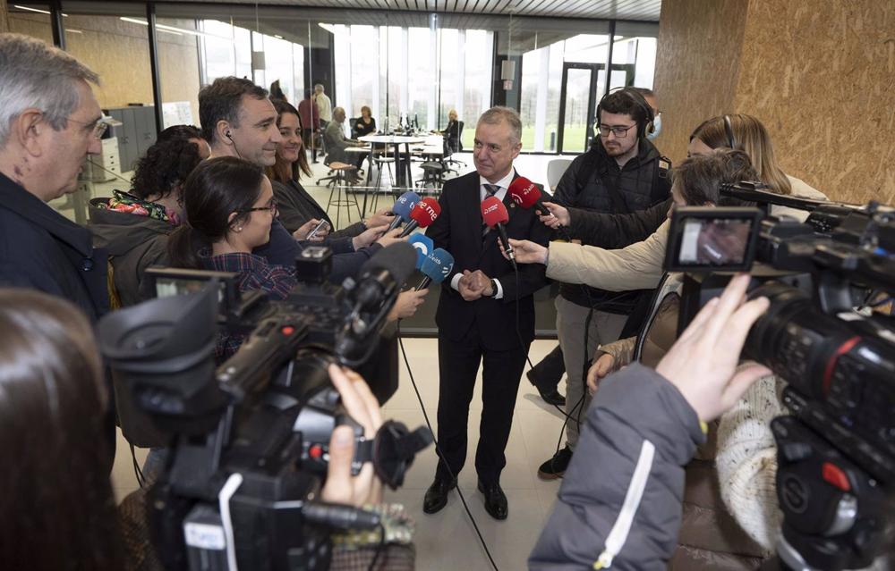 EL Lehendakari, Iñigo Urkullu,en declaraciones a los periodistas en San Sebastián EL
