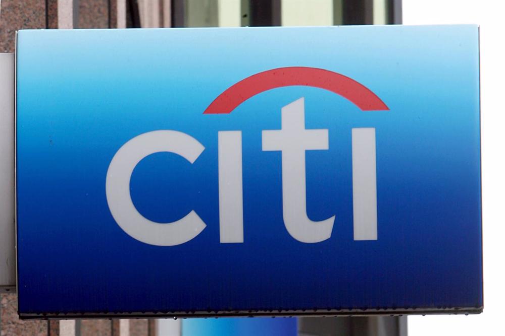 Archivo - FILED - 11 July 2008, Duesseldorf: The Citibank logo is seen outside a branch in Duesseldorf. Photo: Franz-Peter Tschauner/dpa Archivo