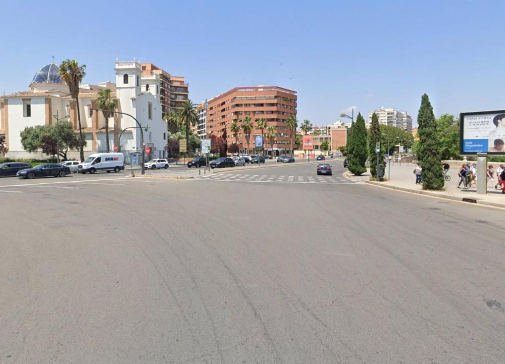 Cruce de las avenidas Profesor López Piñero y Alcalde Reig, en València Cruce