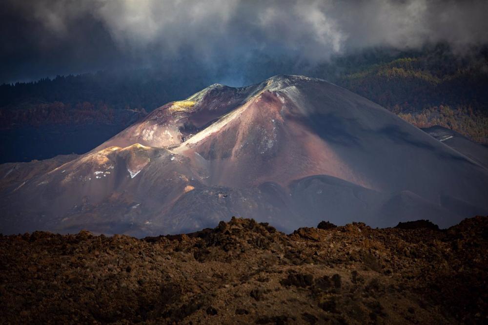 Archivo - Vistas del volcán Tajogaite desde la carretera sobre la colada LP213, a 14 de septiembre de 2022, en Los Llanos de Aridane, La Palma Archivo