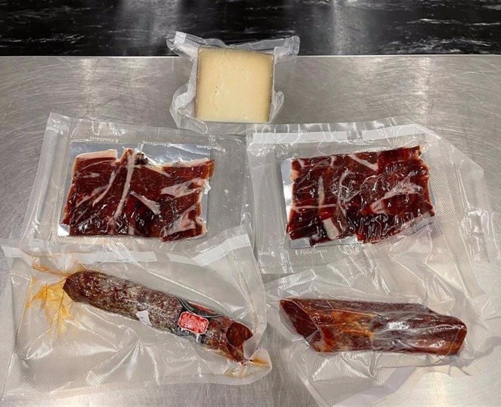 Food confiscated by Australian authorities from 20-year-old Spaniard Food