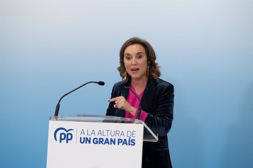 La secretaria general del PP, Cuca Gamarra, interviene en un acto público en el Ayuntamiento de Logroño, a 3 de enero de 2023, en Logroño, La Rioja (España). La