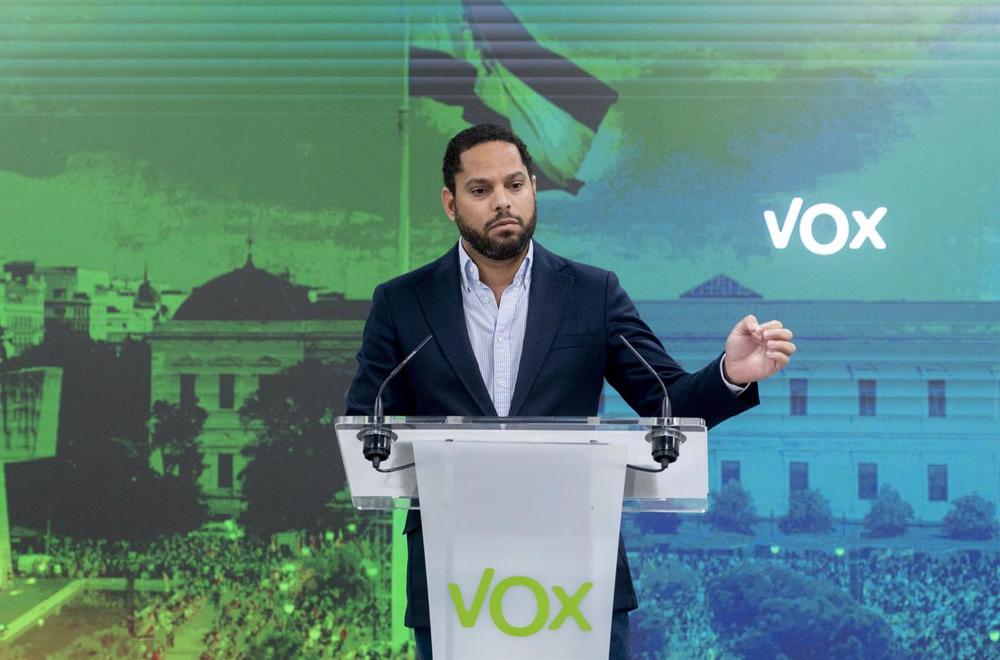 El secretario general de Vox y portavoz del GP en el parlamento de Cataluña, Ignacio Garriga, en rueda de prensa El