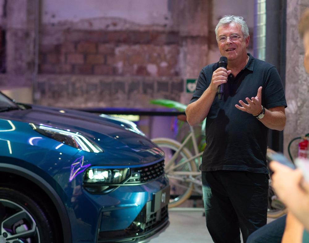 Archivo - El ceo de Lynk & Co, Alain Visser, durante la inauguración del primer Club de la compañía en Barcelona Archivo