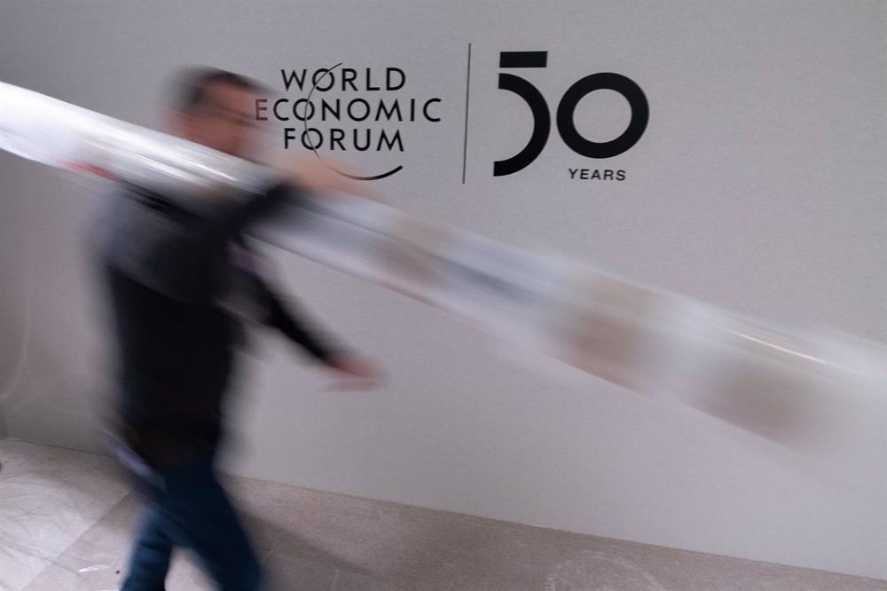 File - Immagine del logo del Forum economico mondiale, noto anche come Forum di Davos. File