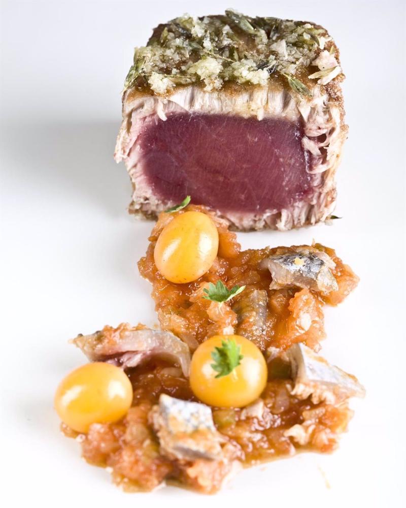 Chicharrón de atún rojo de almadraba y sus pieles Chicharrón