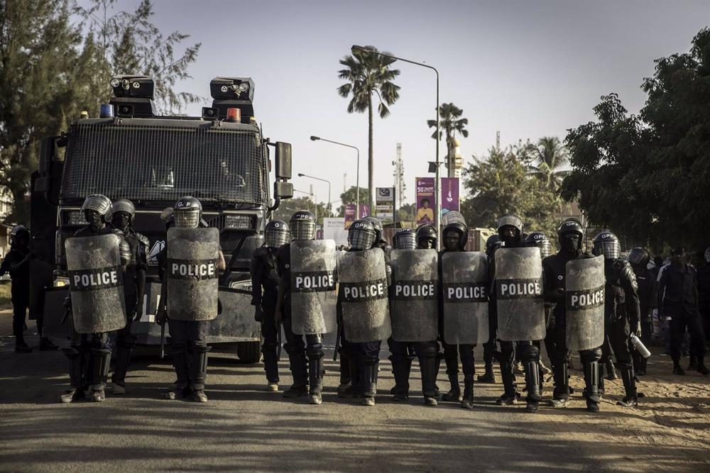 Fichier - Image d'archive de la police gambienne lors d'une manifestation contre les résultats des élections, à Banjul. Fichier