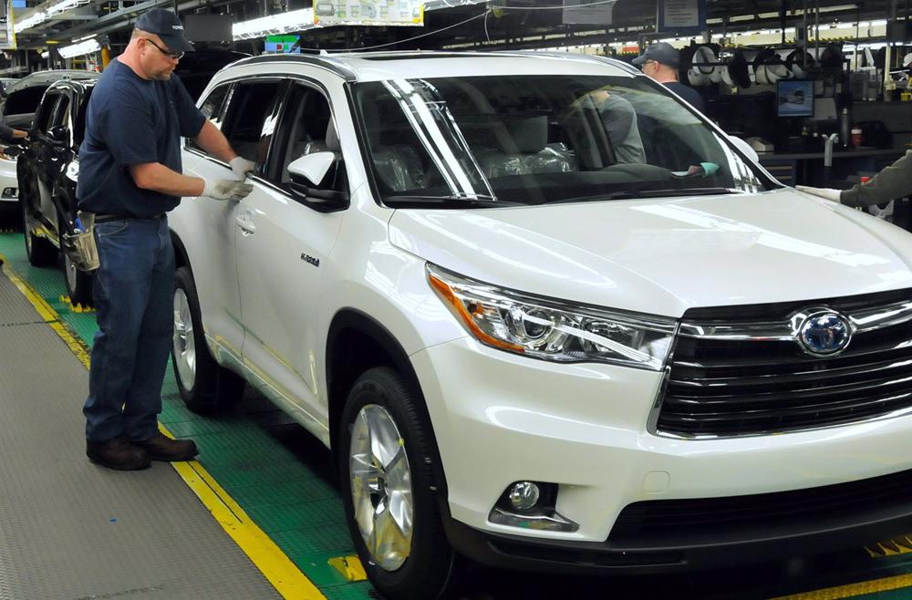 Archivo - Producción del 2015 Toyota Highlander Hybrid en la planta de Toyota en Indiana (Estados Unidos) Archivo