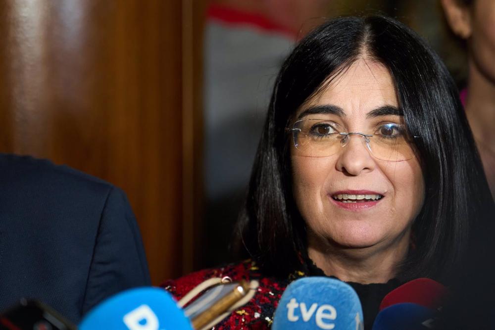 La ministra de Sanidad, Carolina Darias, atiende a los medios en el acto de entrega de la Cruz de la Orden Civil de Sanidad a la coordinadora de Enfermería de la Zona de Salud de Liébana, Aurora Aguilar, a 10 de enero de 2022, en La Hermida, Cantabria (Es La