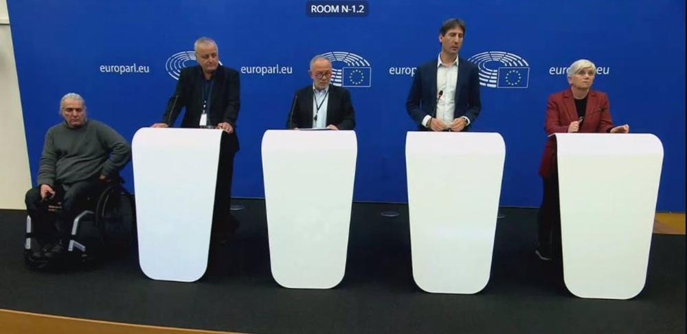 Rueda de prensa desde el Parlamento Europeo de los eurodiputados Jordi Solé (ERC), Clara Ponsatí (Junts), François Alfonsi (Verdes/ALE), Eric Andrieu (S&D), junto al alcalde de Espolla (Girona), Carles Lagresa. Rueda