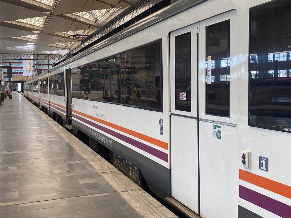 Archivo - Tren de Renfe Archivo