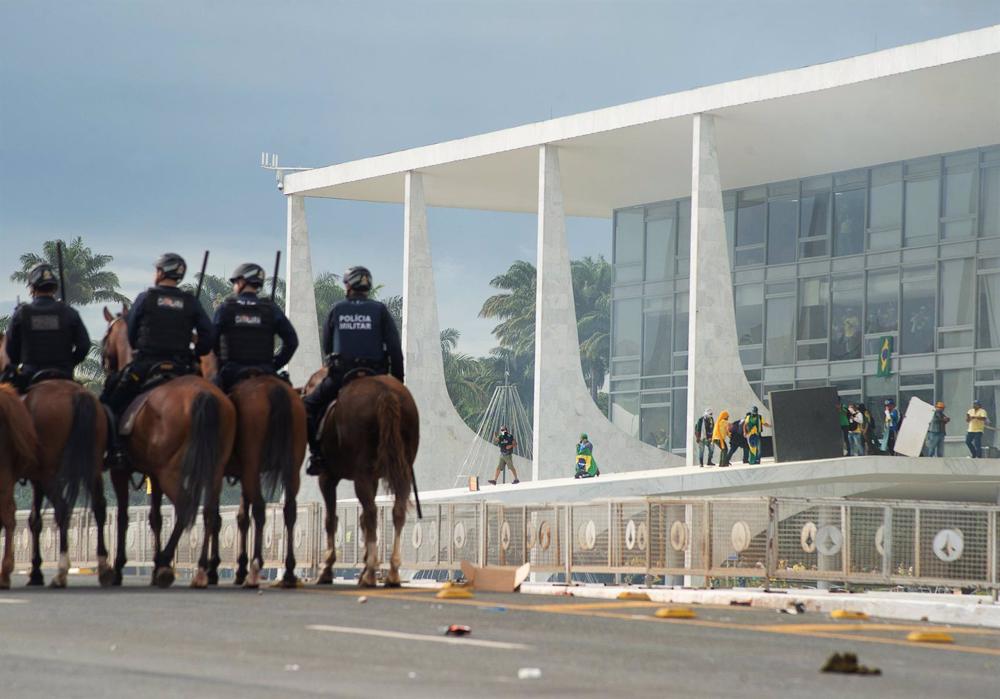 Assailants break into the Brazilian Congress Assailants