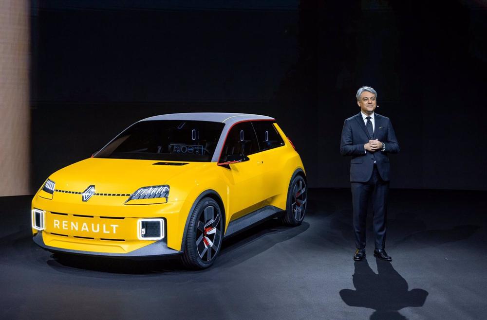 Archivo - Luca de Meo en la presentación del nuevo plan estratégico de Renault. Archivo