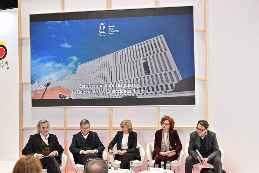 De izq a dcha: Fernando Beltrán, nombrador de la Galería; Emilio Tuñón, arquitecto del edificio; Ana de la Cueva, presidenta de Patrimonio Nacional; Leticia Ruiz, directora de las Colecciones Reales; y Manuel Estrada, diseñador del logotipo. De