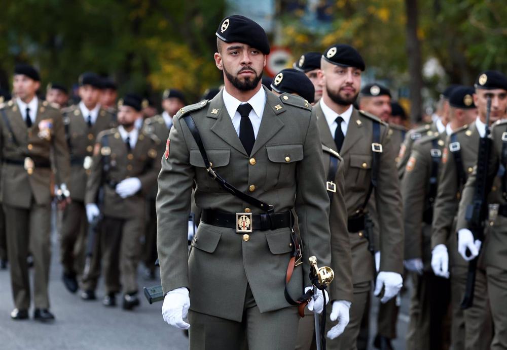 Archivo - Miembro del Ejército de Tierra en el desfile del 12 de octubre Archivo