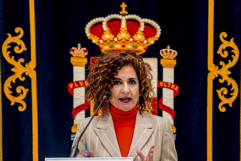 La ministra de Hacienda y Función Pública, María Jesús Montero, atiende a los medios de comunicación en la Delegación del Gobierno en Andalucía a 03 de enero del 2023 en Sevilla (Andalucía, España) La