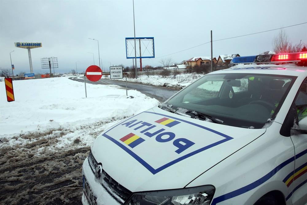 Archivio - Un'auto della polizia rumena nella capitale Bucarest. Archivio