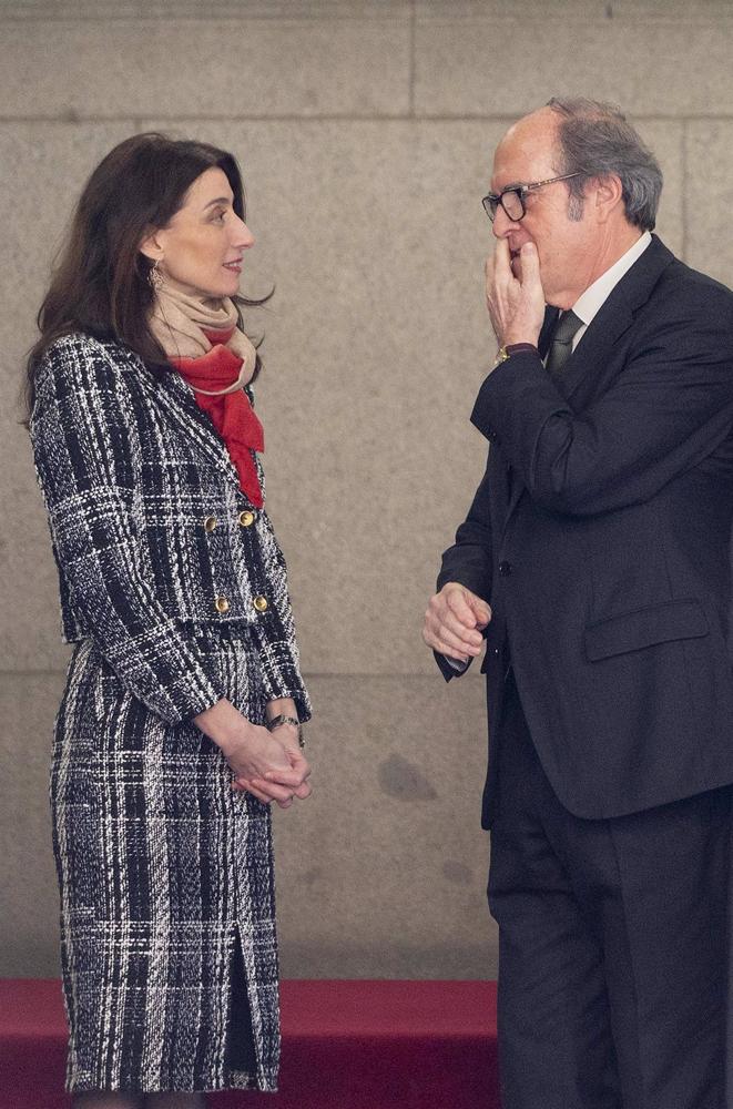 La ministra de Justicia, Pilar Llop, y el Defensor del Pueblo, Ángel Gabilondo, conversan a su llegada a la sede del Defensor del Pueblo para conmemorar el 40 aniversario de la institución, a 9 de enero de 2023, en Madrid (España). La visita del Rey se en La