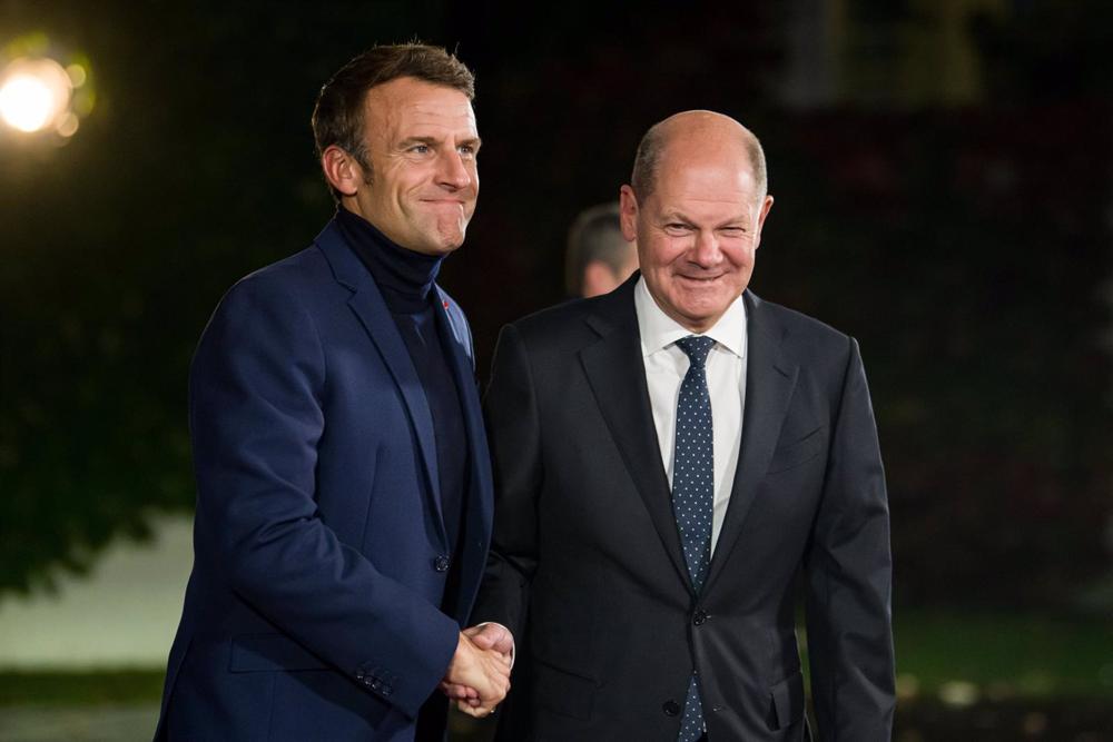 Archivo - El canciller alemán, Olaf Scholz, y el presidente francés, Emmanuel Macron Archivo