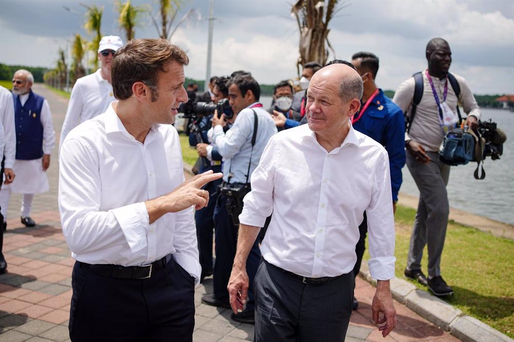 Ficha - O Presidente francês Emmanuel Macron e o Chanceler alemão Olaf Scholz durante a cimeira do G20 em Bali, Indonésia. Ficha