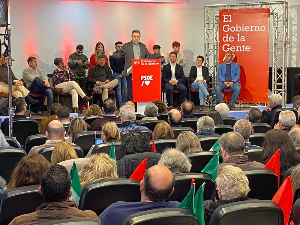 El secretario general del PSOE-A, Juan Espadas, interviene en el acto de presentación de la candidatura del socialista Antonio Hurtado a la Alcaldía de Córdoba. El