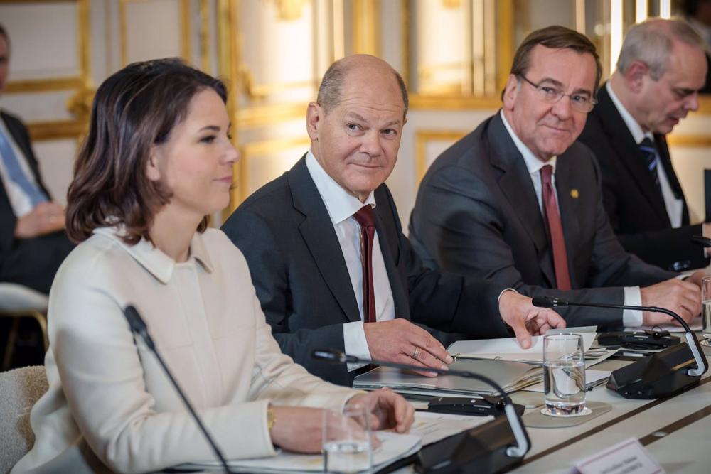 Annalena Baerbock, Olaf Scholz und Boris Pistorius in París Annalena