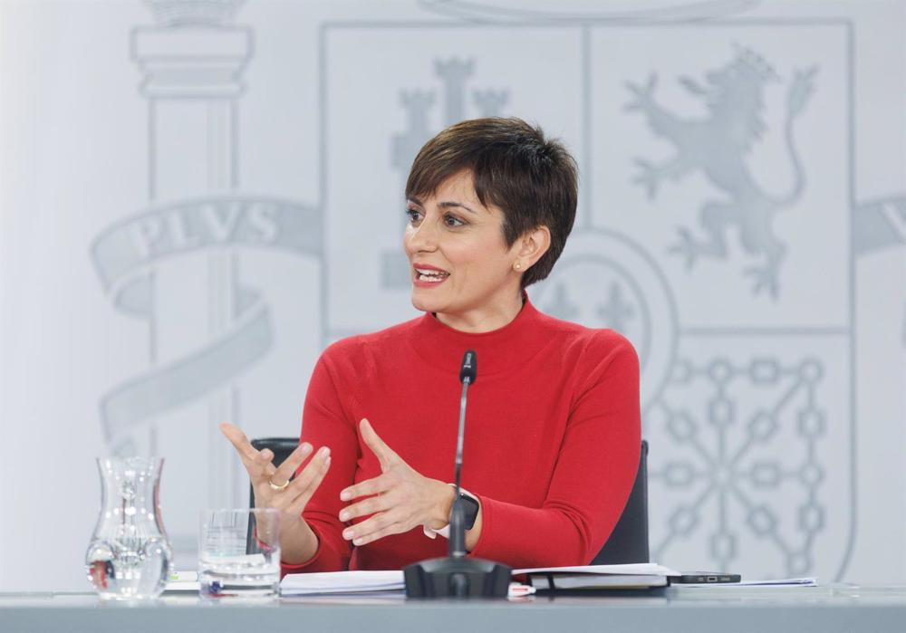 La portavoz del Gobierno y ministra de Política Territorial, Isabel Rodríguez, durante una rueda de prensa posterior al Consejo de Ministros, a 17 de enero de 2023, en Madrid (España). La