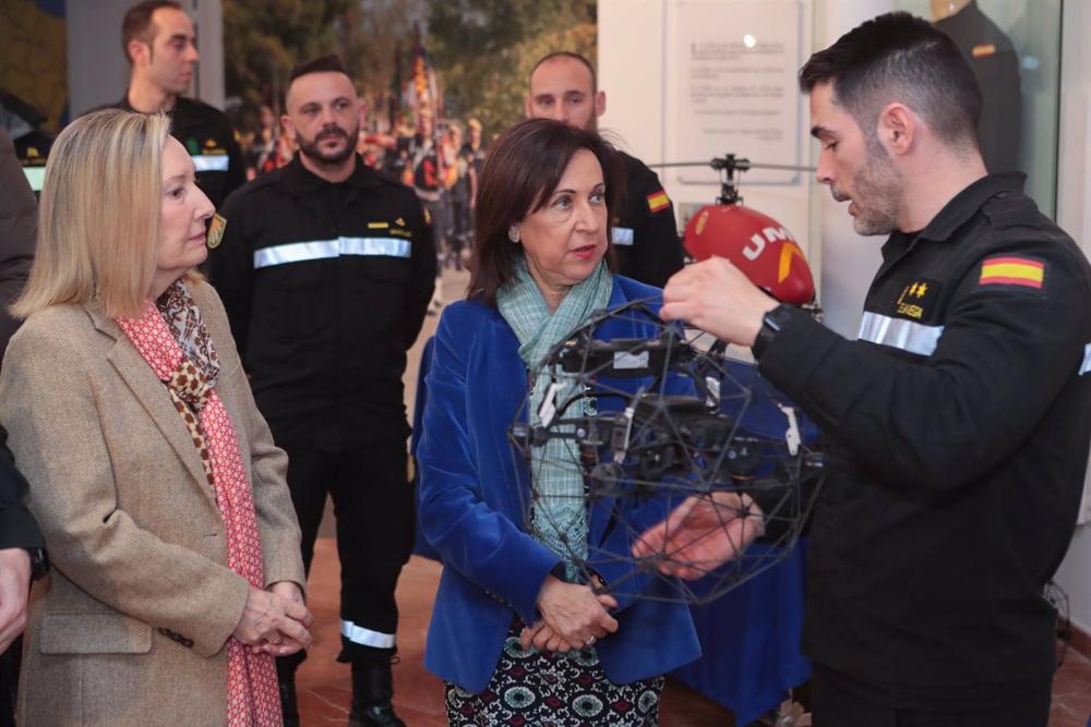 La ministra de Defensa, Margarita Robles, asiste a la presentación de la unidad de drones de la Unidad Militar de Emergencias (UME) La
