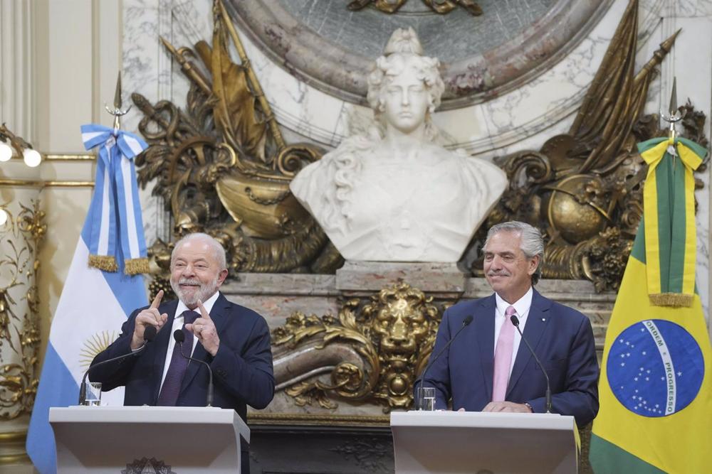 Il presidente brasiliano Luiz Inácio Lula da Silva e il presidente argentino Alberto Fernández Il