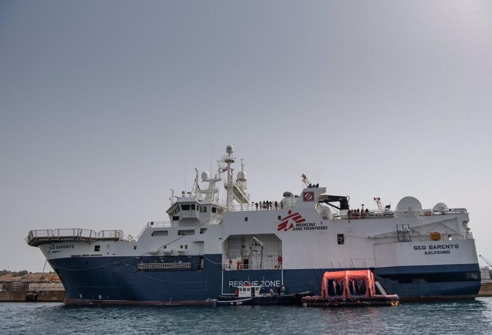 The NGO MSF denounces threats by the Libyan Coast Guard during the rescue of 69 migrants.