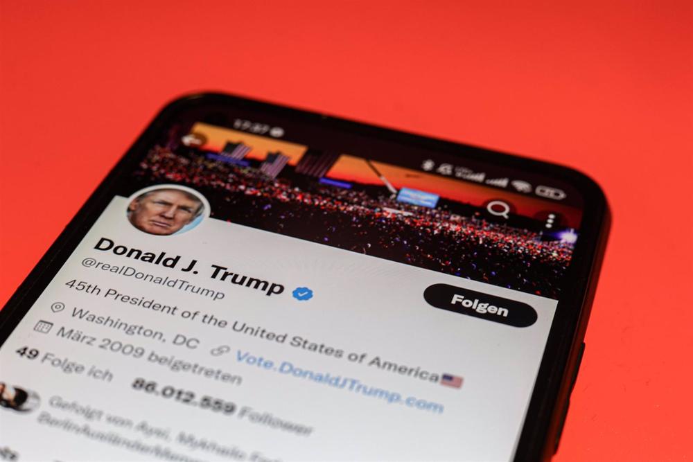 Meta anuncia que restablecerá las cuentas de Trump en Facebook e Instagram