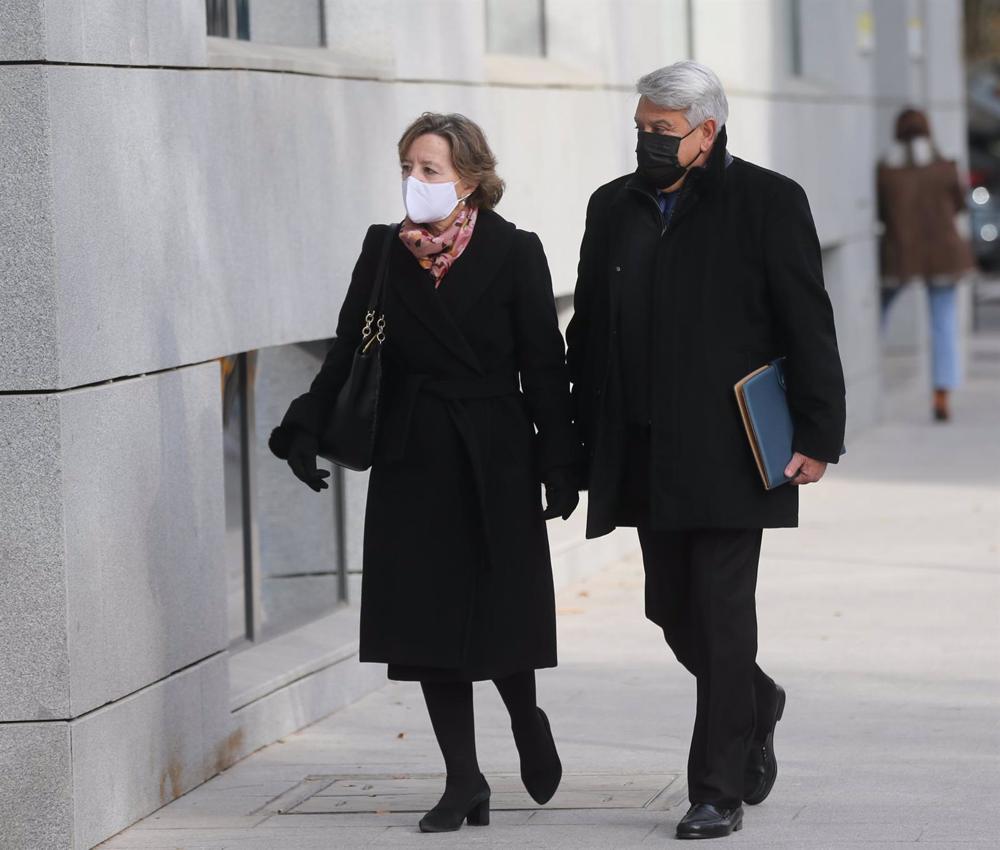 Archivo - El que fuera jefe de seguridad de BBVA Julio Corrochano (d), Archivo