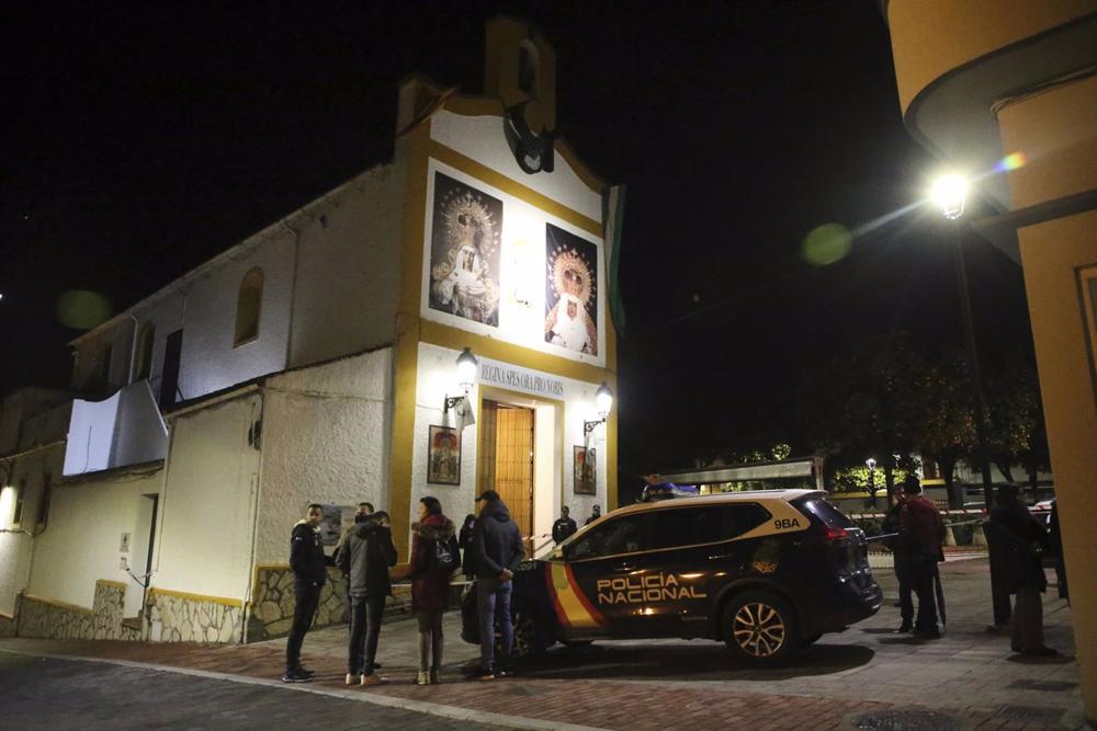 Iglesia de San Isidro en la noche que fue atacada y resultó el sacerdote herido de gravedad. Iglesia