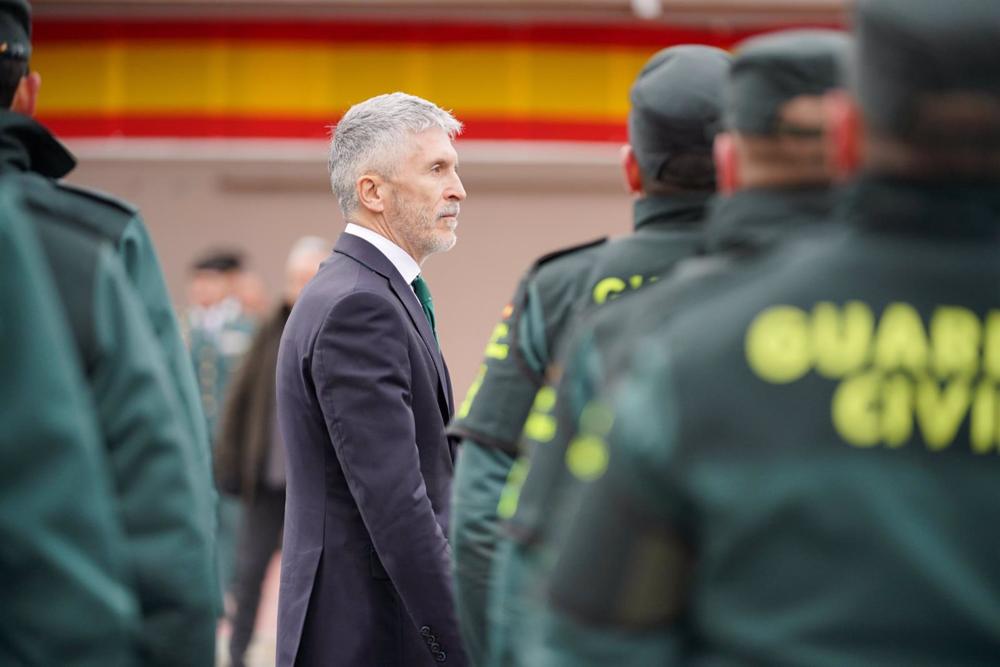 El ministro del Interior, Fernando Grande-Marlaska (c), a su llegada para presidir la toma de posesión del nuevo jefe de la Guardia Civil en el País Vasco El