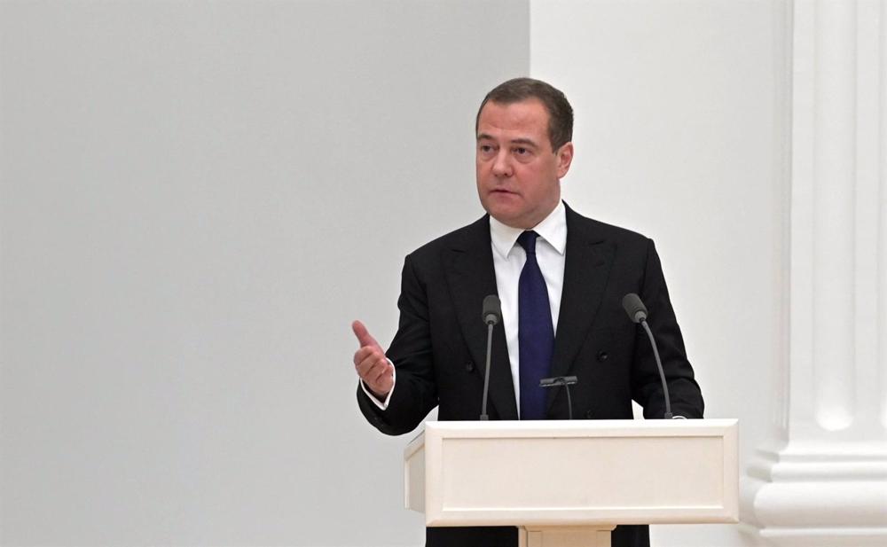 Medvedev assures that Ukraine is «one thousand percent» dependent on NATO weapons