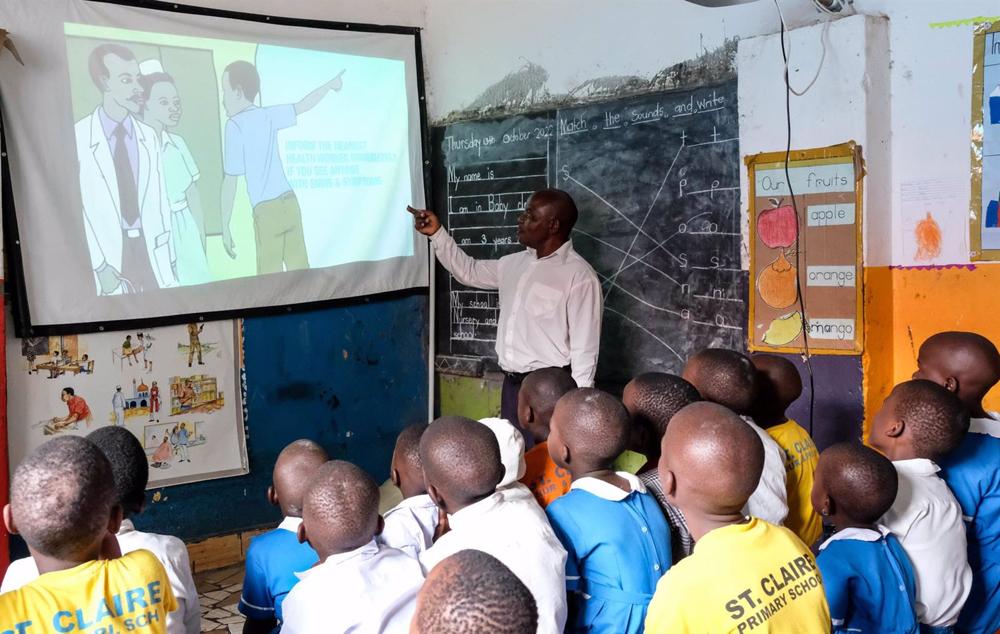 Brüssel stellt 100 Millionen für die Förderung der Lehrerausbildung in Afrika bereit
