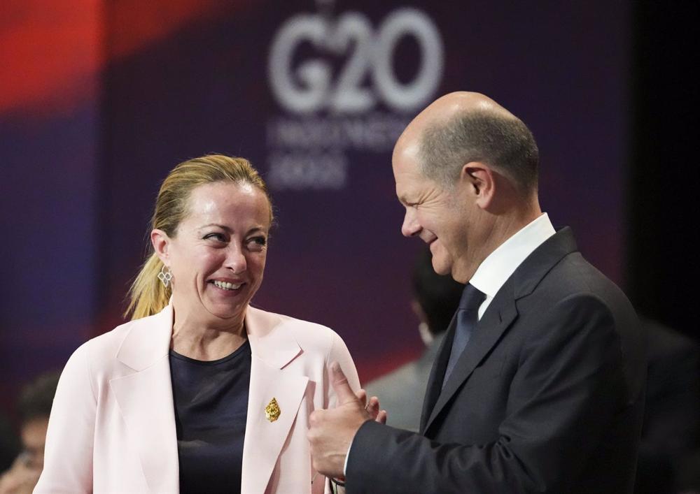 Archivo - La primera ministra de Italia, Giorgia Meloni, junto al canciller de Alemania, Olaf Scholz Archivo