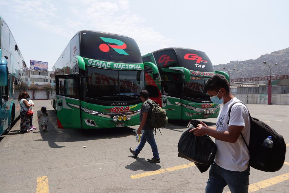 Autobuses durante el paro de transportistas en Perú Autobuses