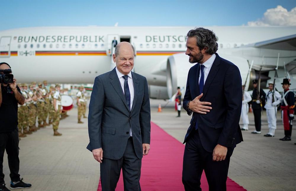 El canciller alemán, Olaf Scholz, a su llegada a Buenos Aires, Argentina El