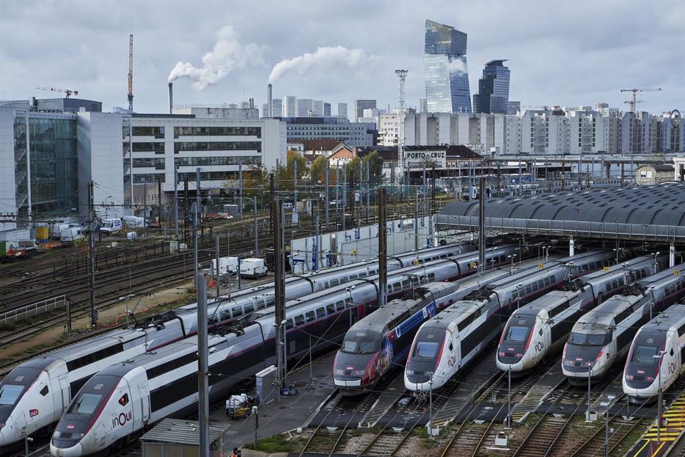 Lo sciopero della Francia contro la riforma delle pensioni lascerà i treni ad alta velocità con un treno su tre