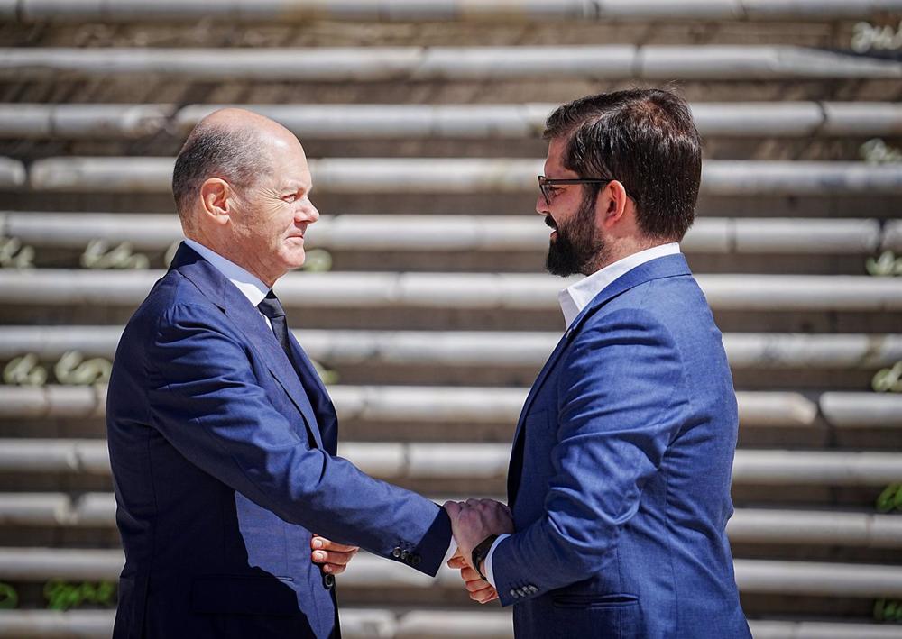 Il Cancelliere tedesco Olaf Scholz e il Presidente cileno Gabriel Boric a Santiago del Cile. Il