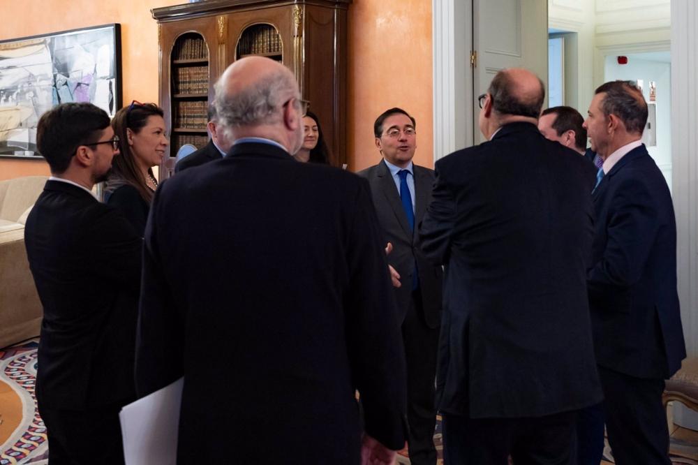 Le ministre des Affaires étrangères, de l'Union européenne et de la Coopération, José Manuel Albares, rencontre des membres de l'opposition vénézuélienne à Madrid. Le